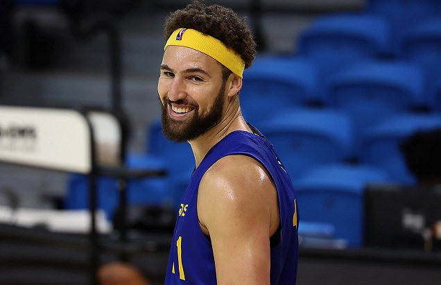 曾凡博成功留队！篮网宣布剩余名额待定，新赛季或迎中国德比