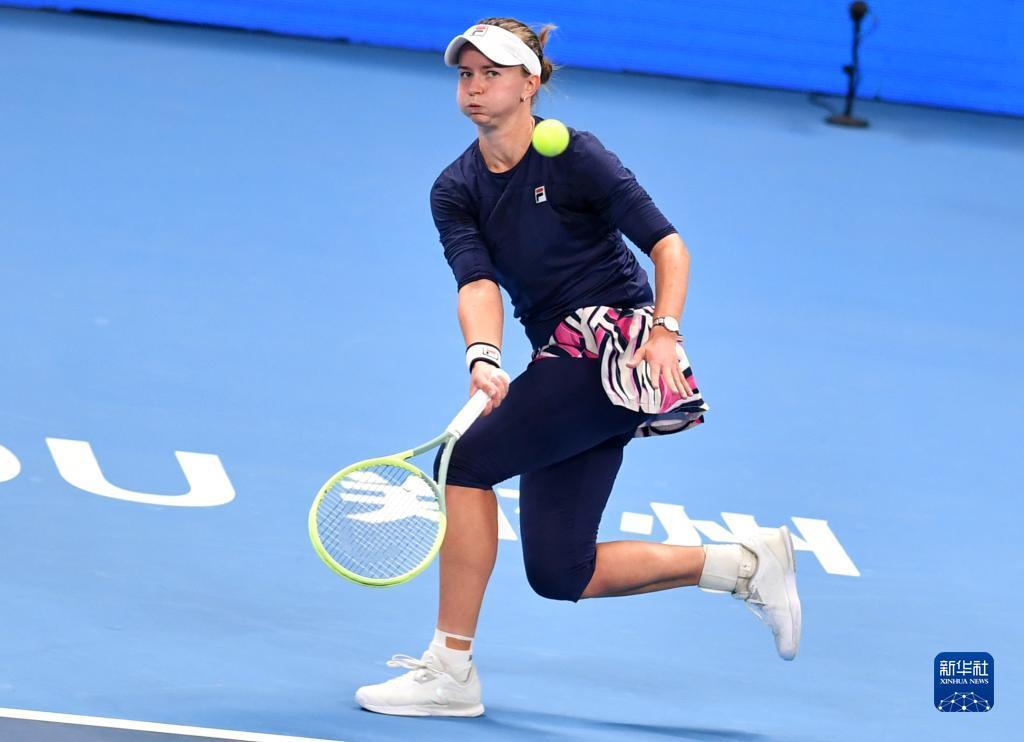 惺惺相惜！梅西现身迈阿密大师赛观战 见证德约科维奇再创历史